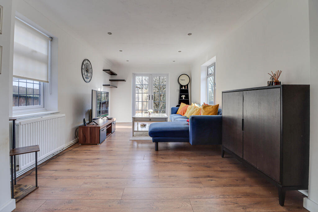 Glemsford Drive, Harpenden, Hertfordshire, AL5 photo 3