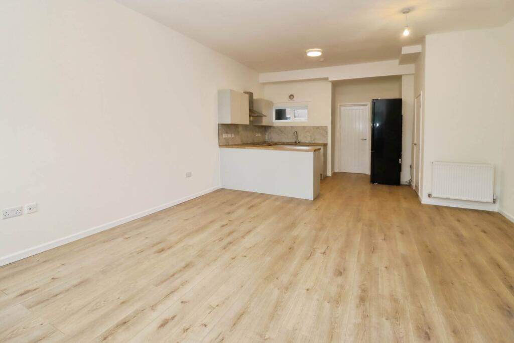 House in Wirral, Liverpool City Region - View 4