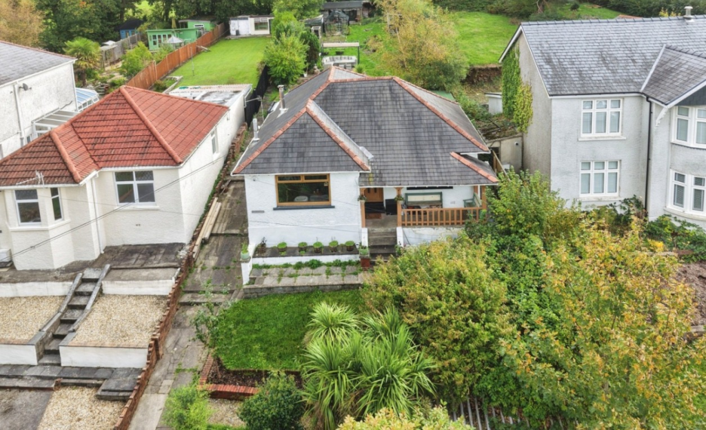 Main image of property: Longsight, Upper Mill, Pontarddulais, Swansea, West Glamorgan, SA4 8NQ
