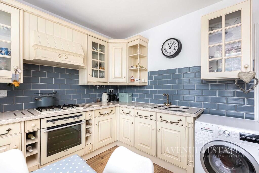 Apartment in Christchurch, Pokesdown, Bournemouth - More