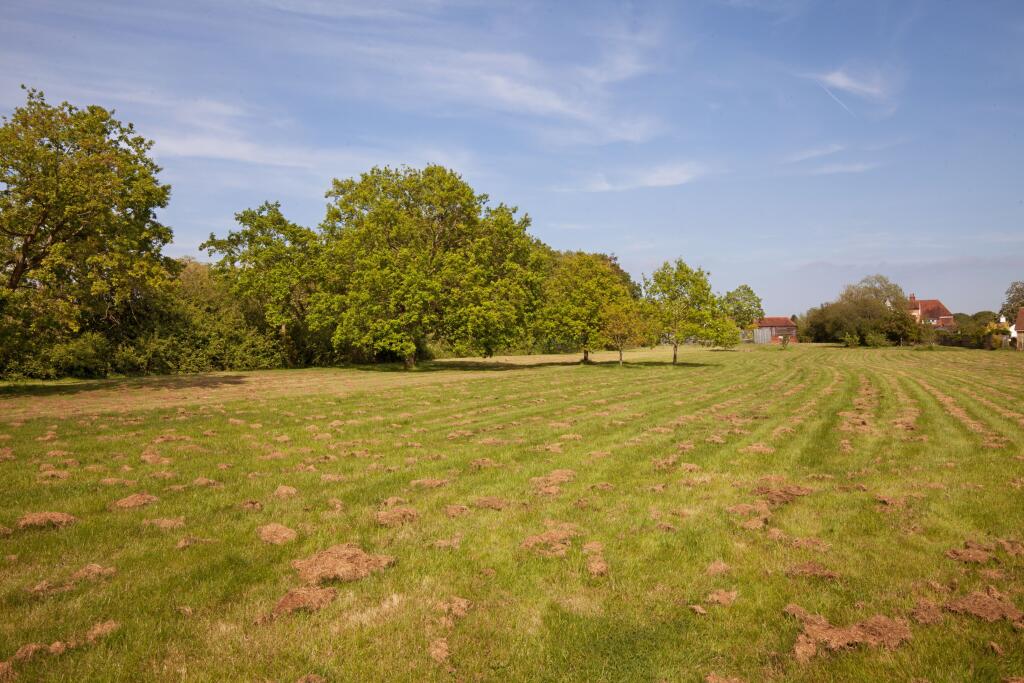 4-bed detached on Church Road, Ramsden Bellhouse, Billericay, £1,499,995