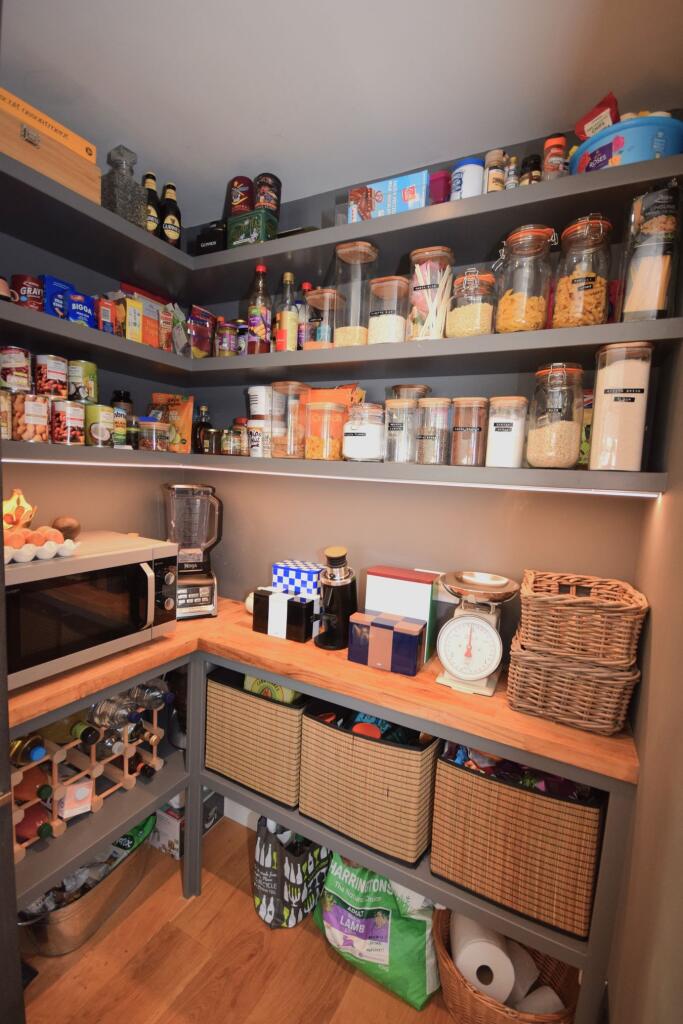 House in Farnham - View 4