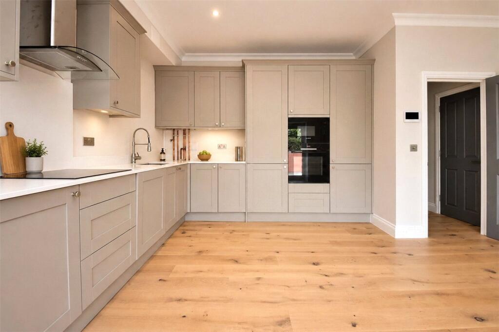 Apartment in Sutton - View 4