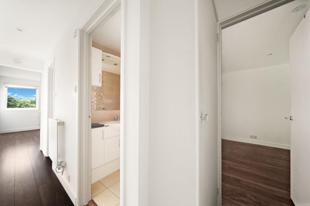 Apartment in Croydon - View 3