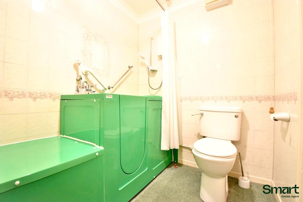 Apartment in Exeter, Devon - View 5