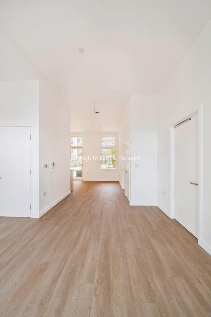 Apartment in Ilford - View 2