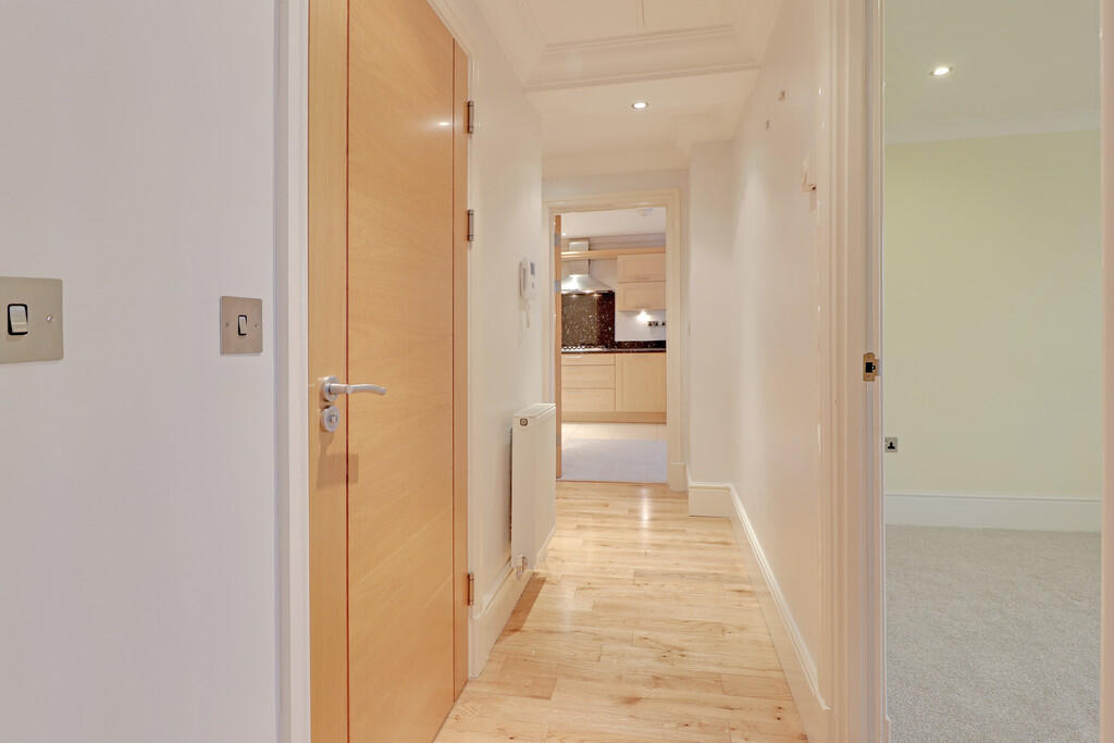 Apartment in Redhill - View 5