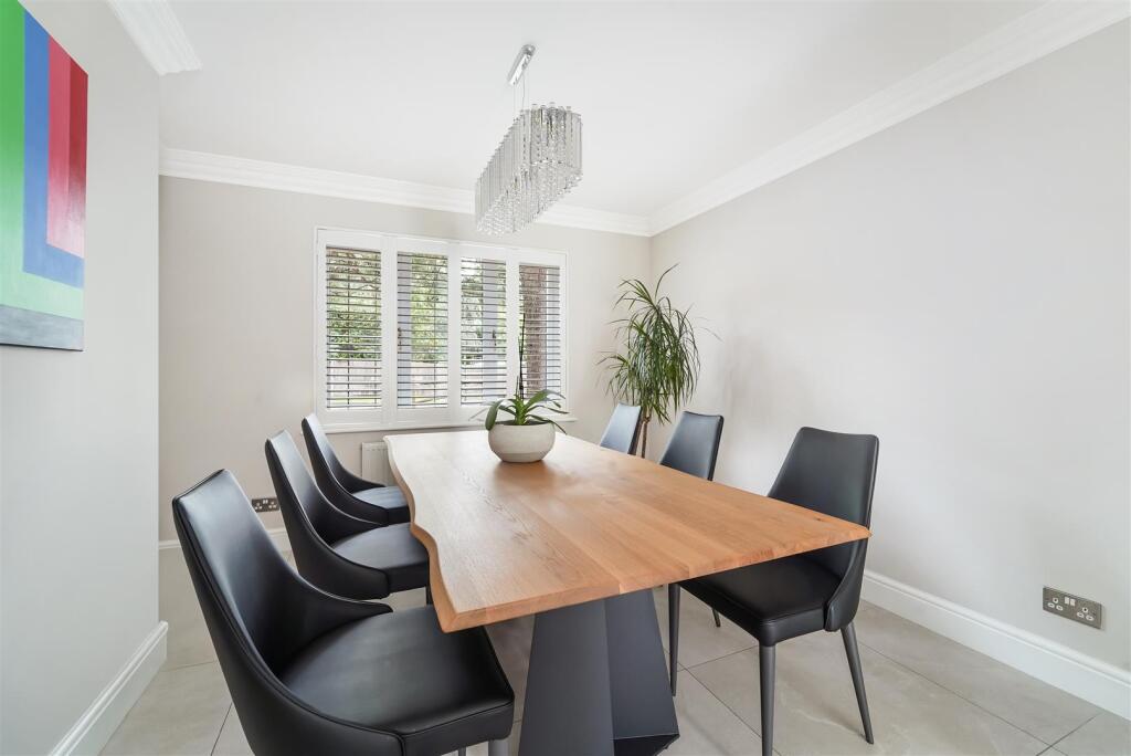House in Reigate and Banstead, Nork - View 3