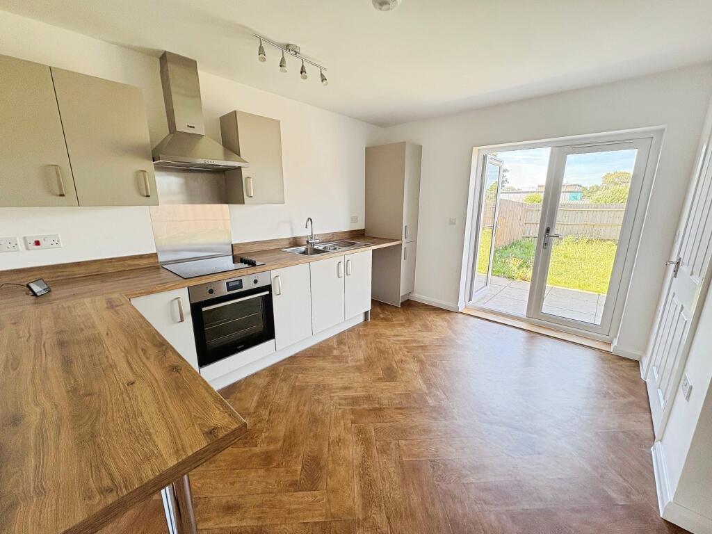 Cracknell Close, Huntingdon, PE29 photo 2