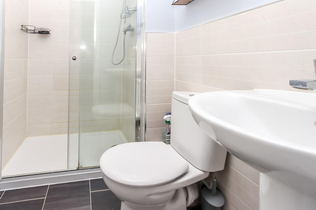 House in Northampton, Wellingborough - More