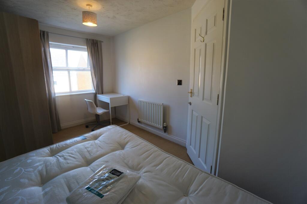 5 bedroom terraced house for rent