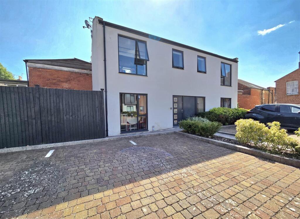 Main image of property: Albion Mews, Southgate Street, Gloucester