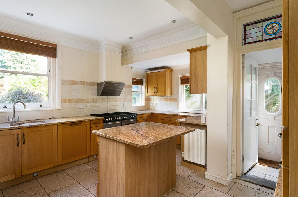 House in Newbury, Speenhamland - More