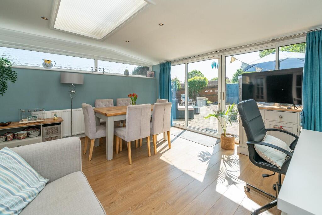 House in Dacorum, Berkhamsted - More