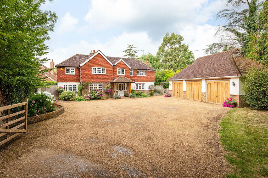 Main image of property: Guildford Road, Cranleigh, GU6 8PP