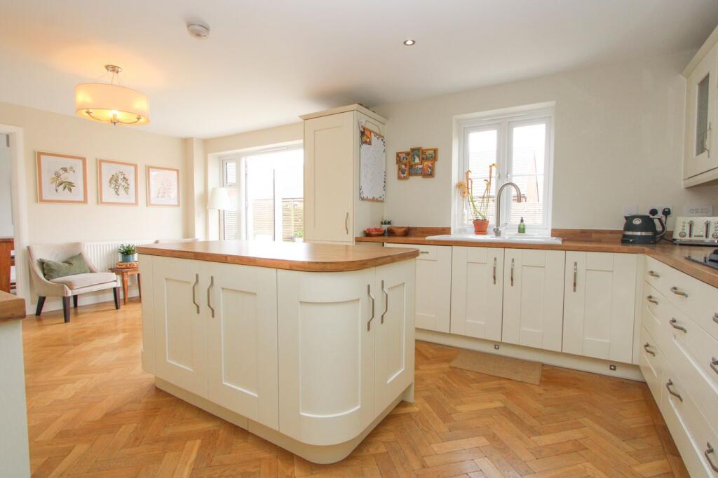 Bluebell Close, Yate, BS37 photo 3