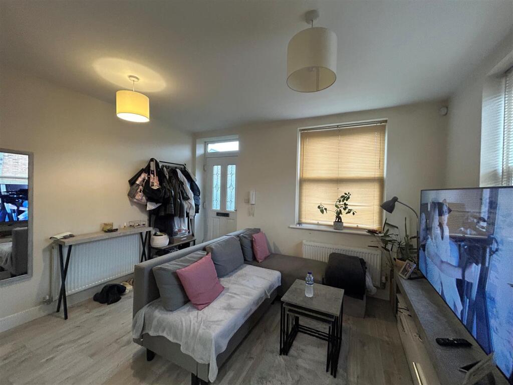 Apartment in Northampton - View 4