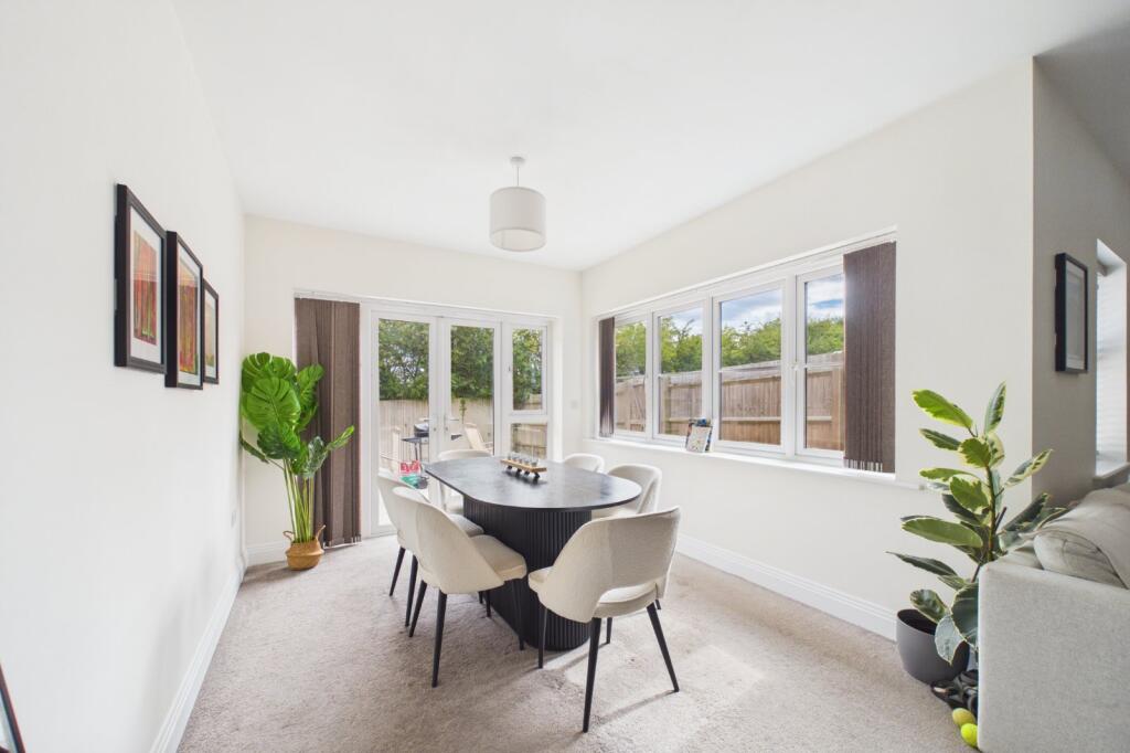 House in Binfield, Temple Park - View 3