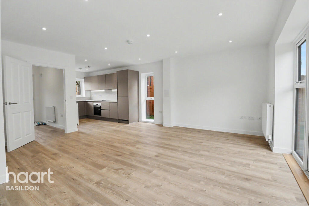 House in Basildon, Lee Chapel - View 5