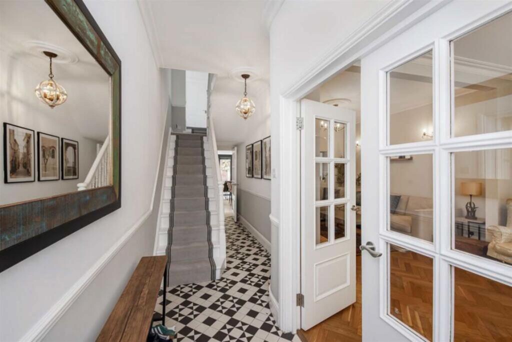 House in London - View 5