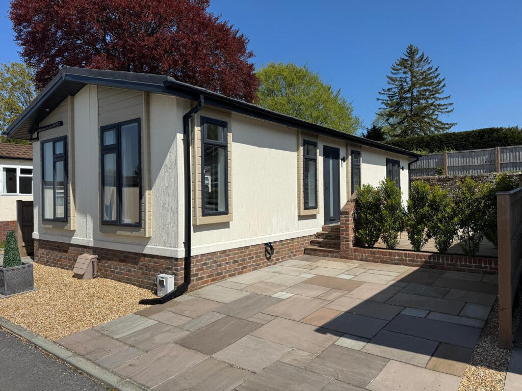 2-bed caravan on Alresford, Hampshire, SO24, £335,000