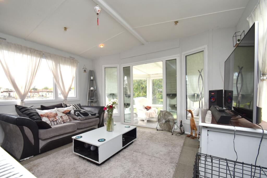 Banks End, Wyton, PE28 - More