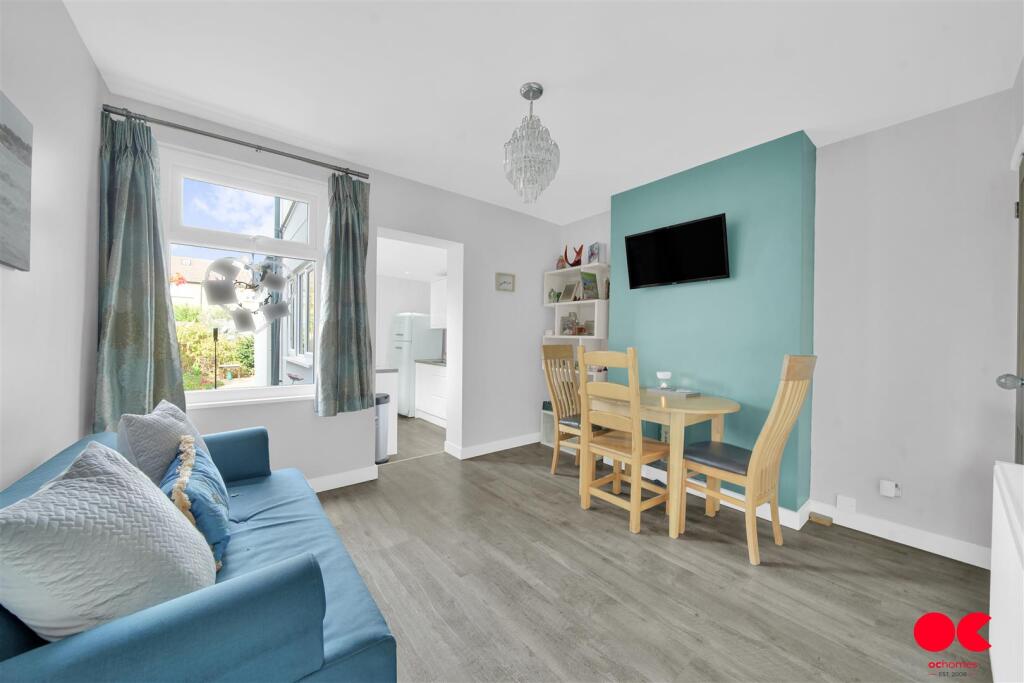 House in London, Gidea Park - View 3