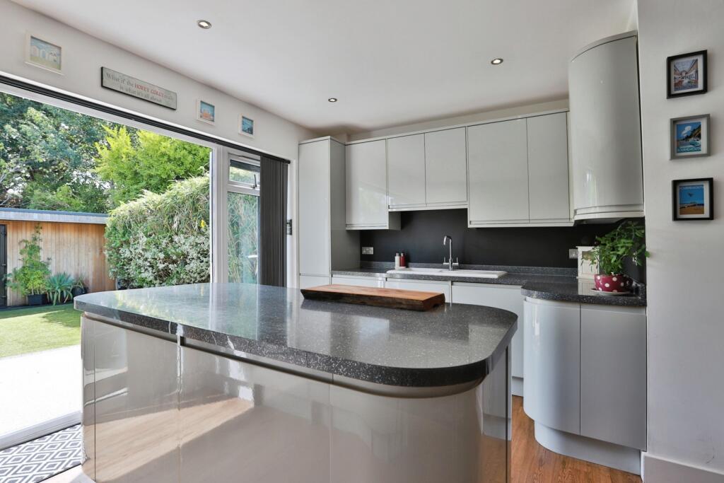 Howeth Road, Bournemouth, Dorset, BH10 photo 5