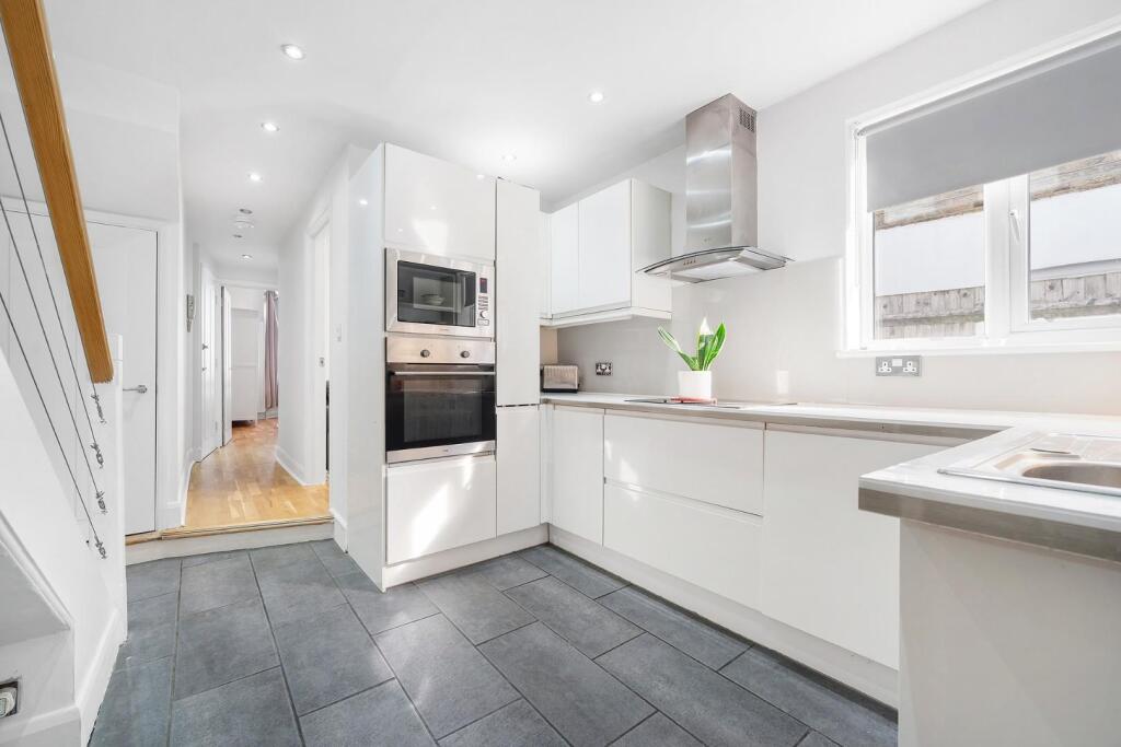 Apartment in London - View 5
