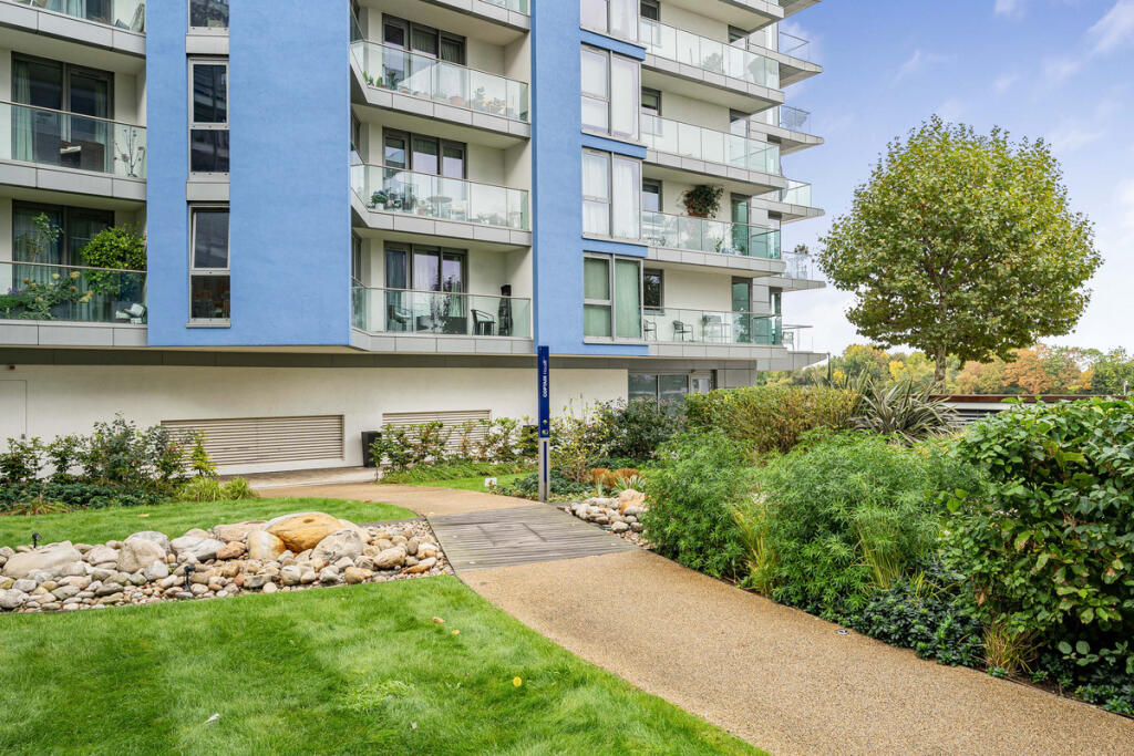 Eastfields Avenue, London, SW18 photo 2