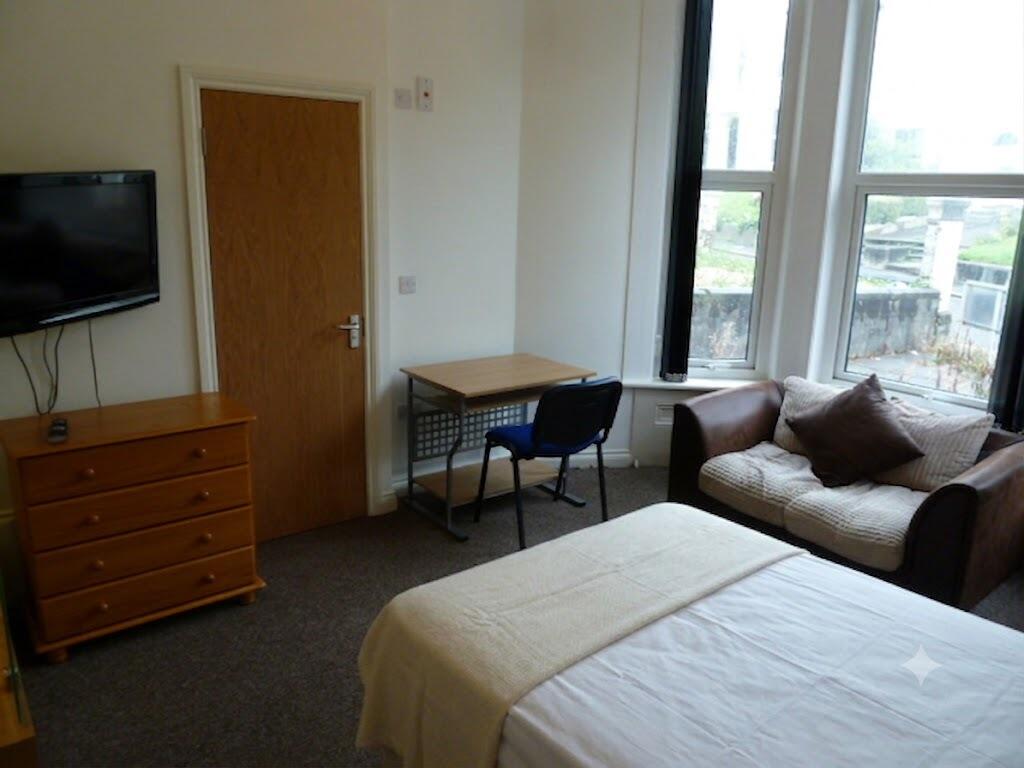 Main image of property: 12 Whitefield Tce, Flat 1