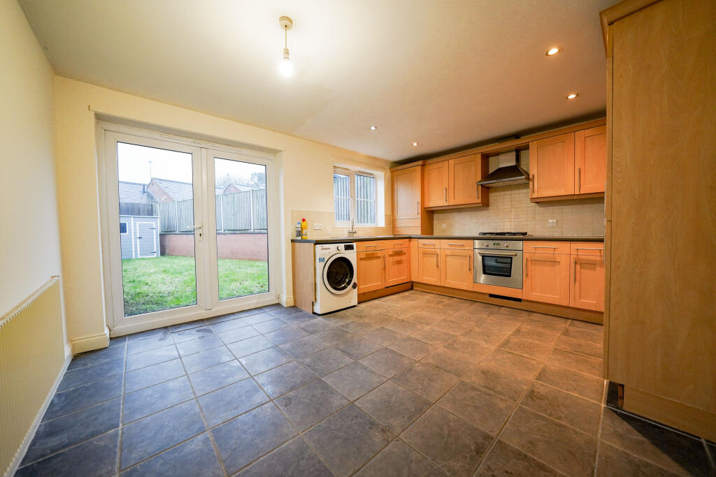 Lakeshore Crescent, Whitwick, Coalville, Leicestershire photo 2