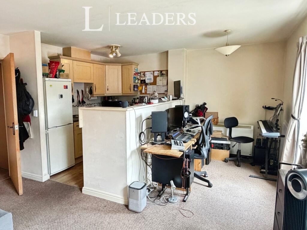 Apartment in Crewe - More