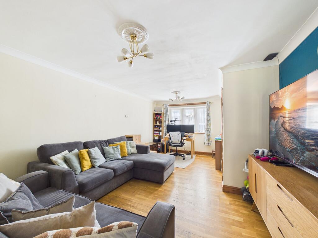 Sandleford Close, Reading, RG2 - View 4