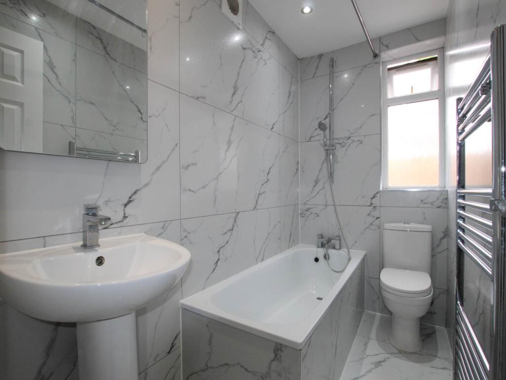Apartment in Southall - More
