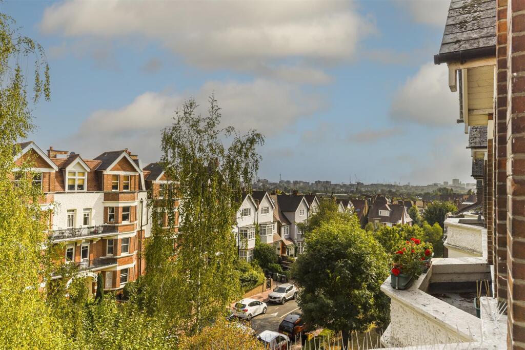 Apartment in London - More