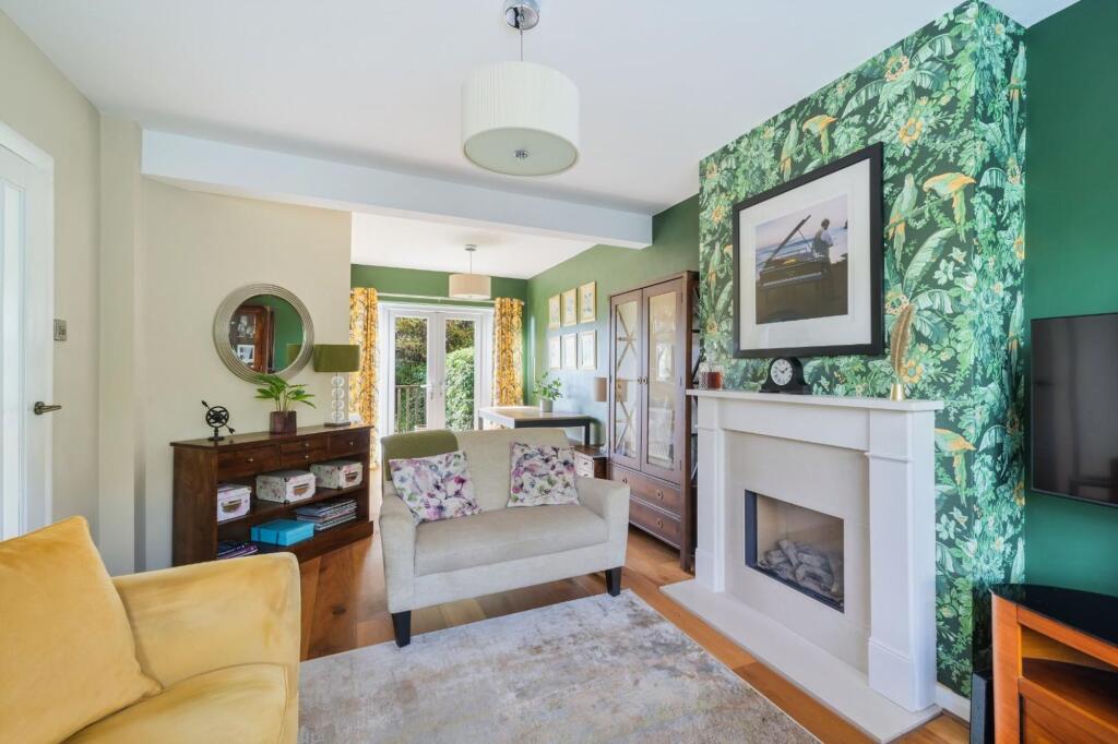 House in Sutton - View 3
