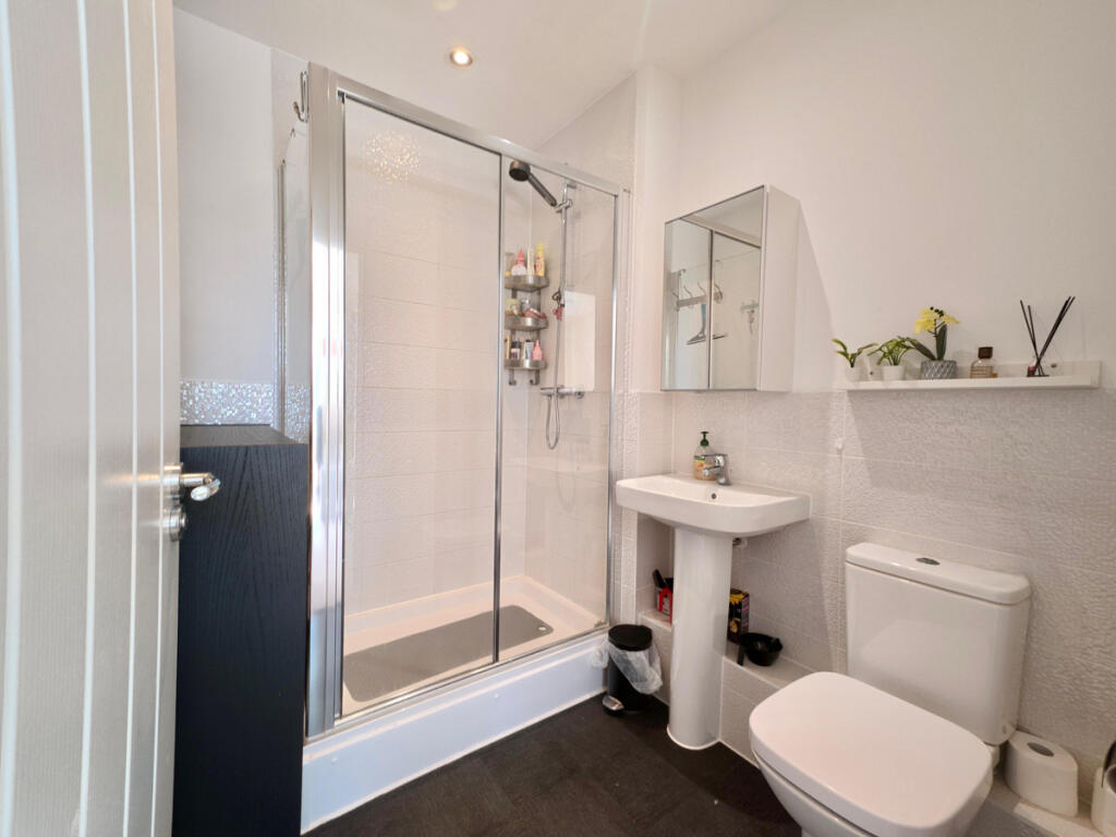 Apartment in Reading - View 5