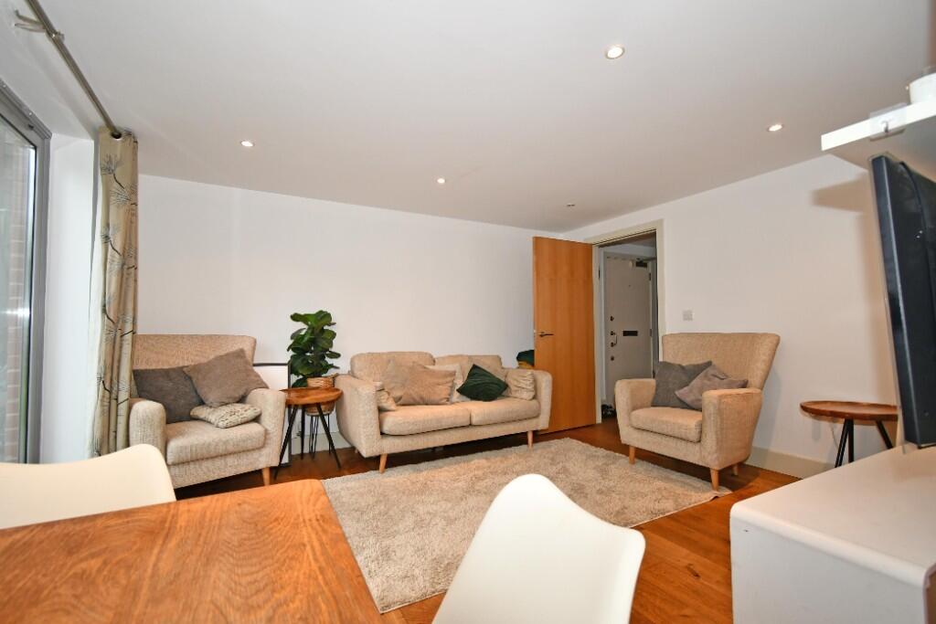 Upper Marsh Lane, Hoddesdon, Hertfordshire, EN11 photo 4