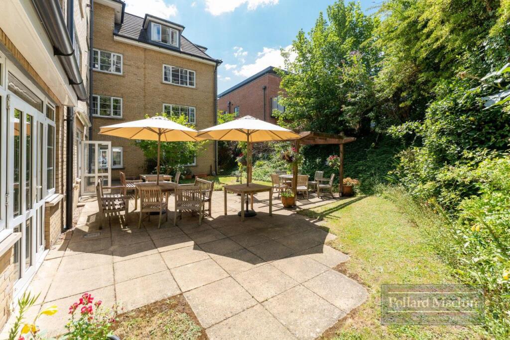 Gresham Court, 11 Pampisford Road, Purley photo 3