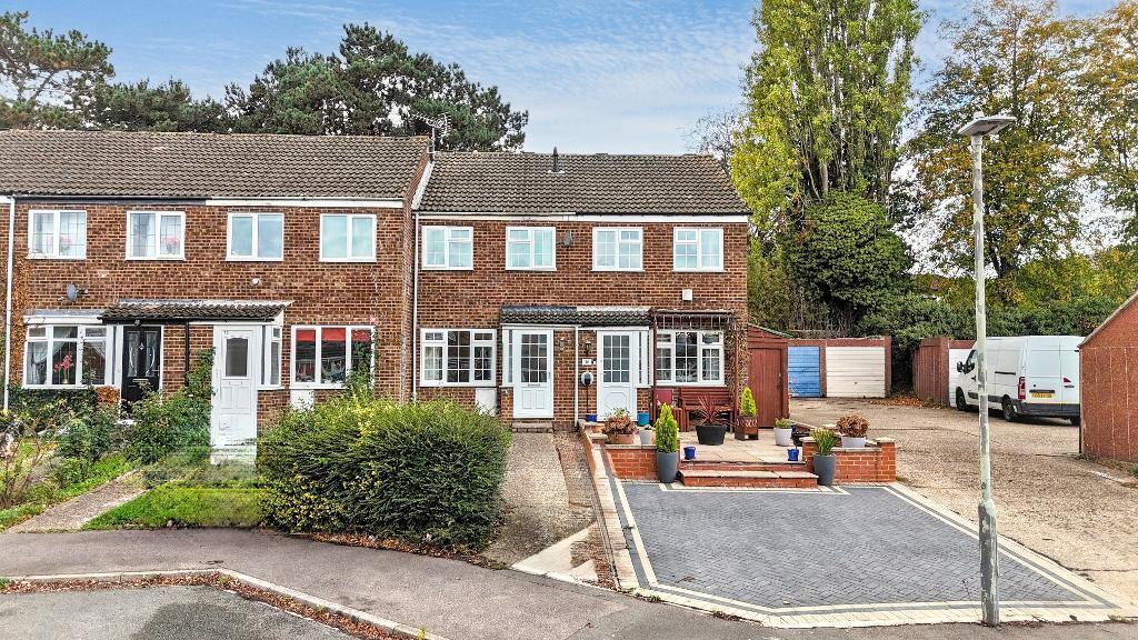 2-bed terraced on Northdale Close, Kempston, Bedford, MK42 8NG, £245,000
