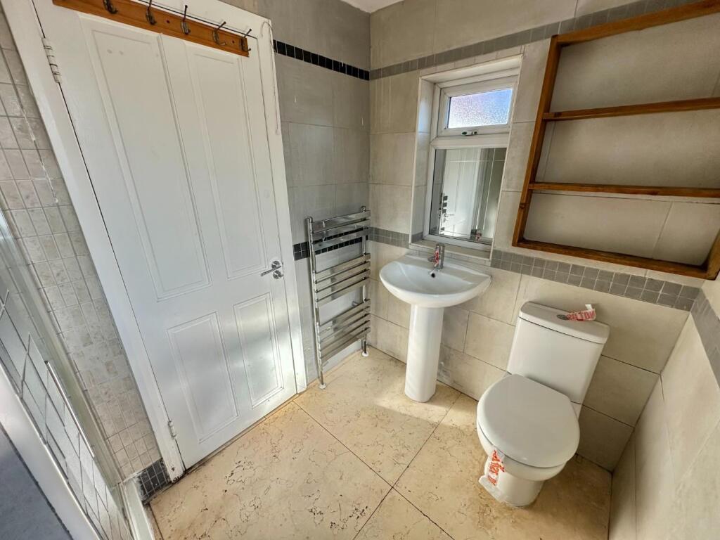 Apartment in Uxbridge, Hillingdon - More