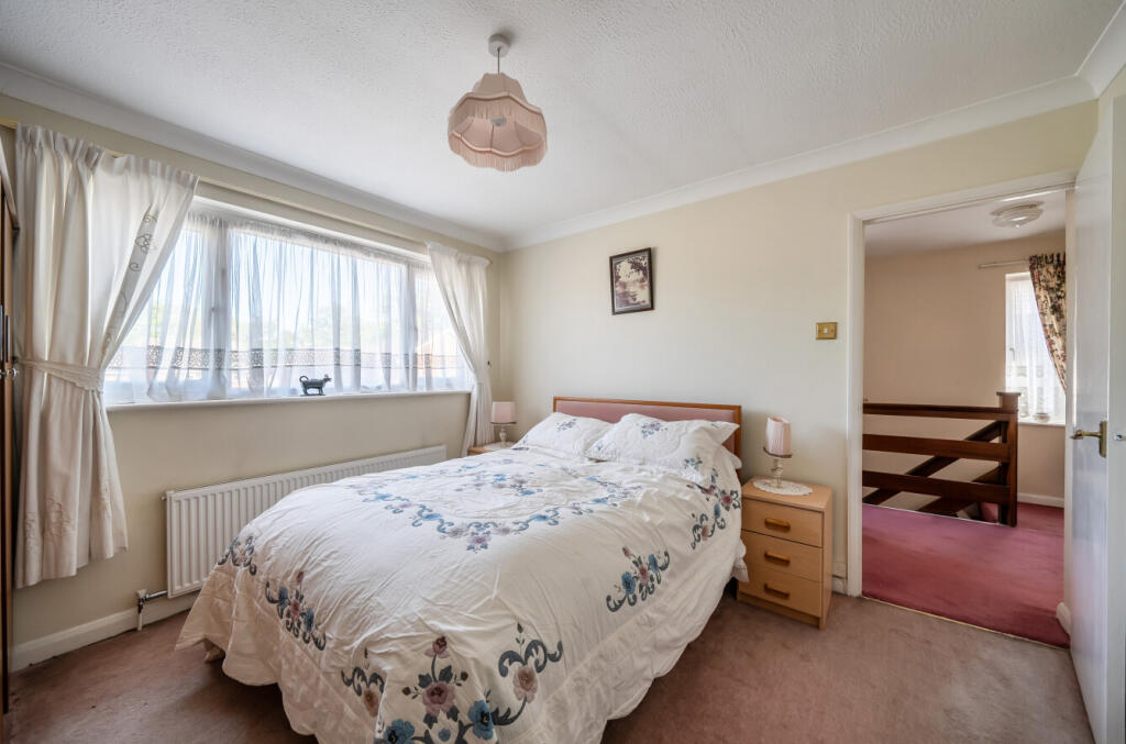 House in Bracknell - More