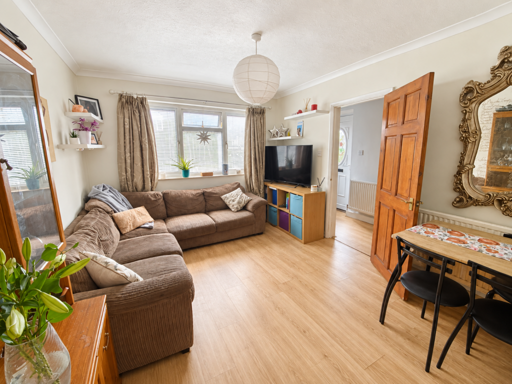 Apartment in Maidstone, Staplehurst - View 2