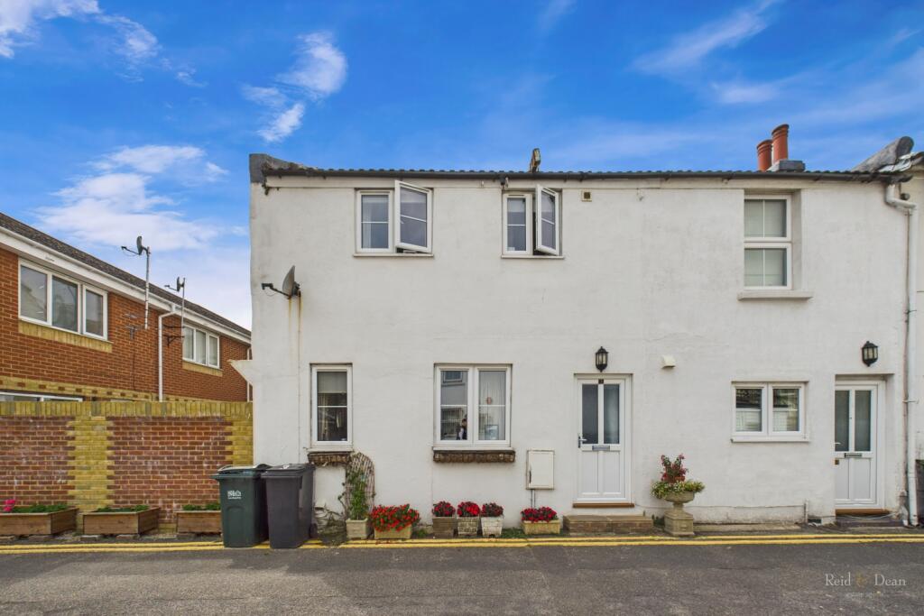 2-bed terraced on West Street, Eastbourne, £270,000