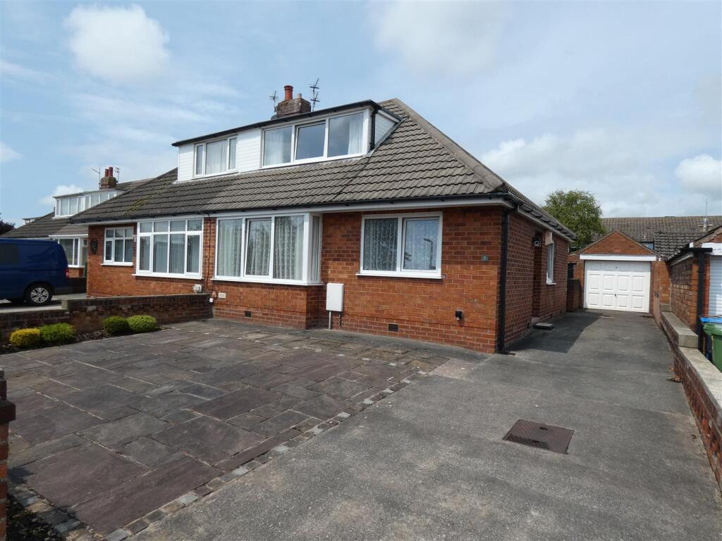 Main image of property: Further Ends Road, Freckleton, PR4 1RL