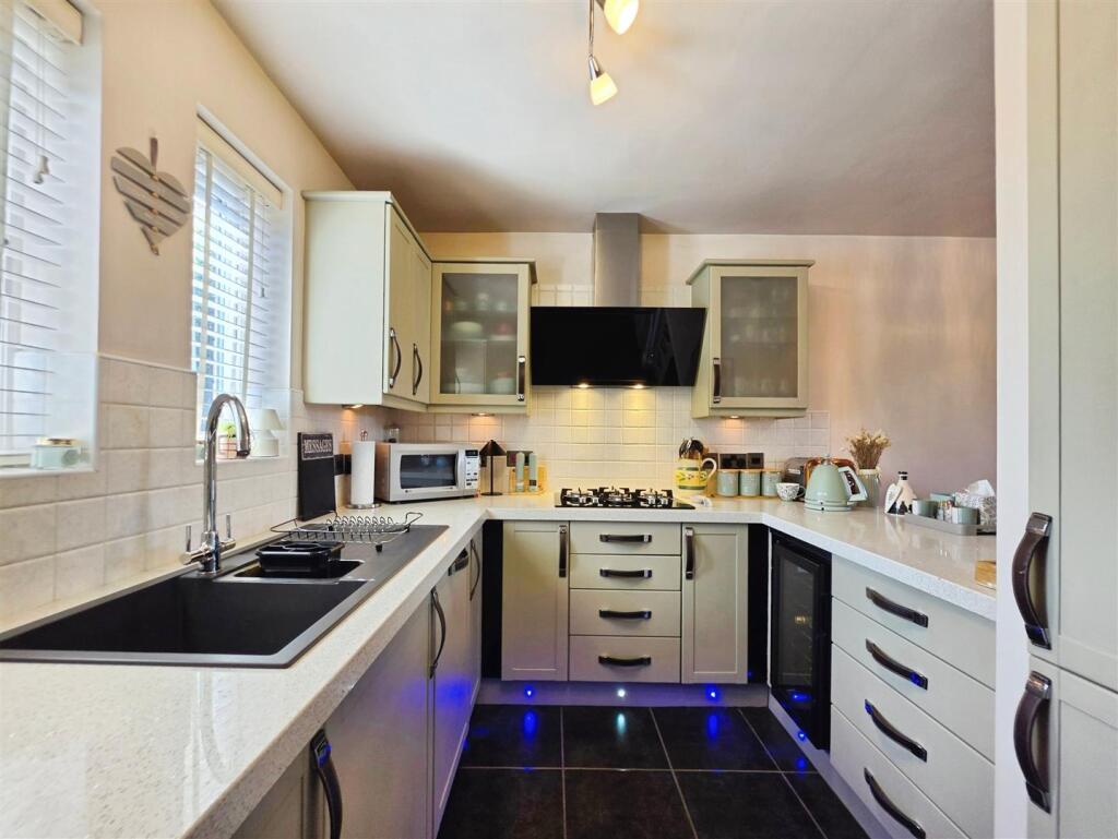 House in Staffordshire Moorlands, Knowle Style, Biddulph - View 4