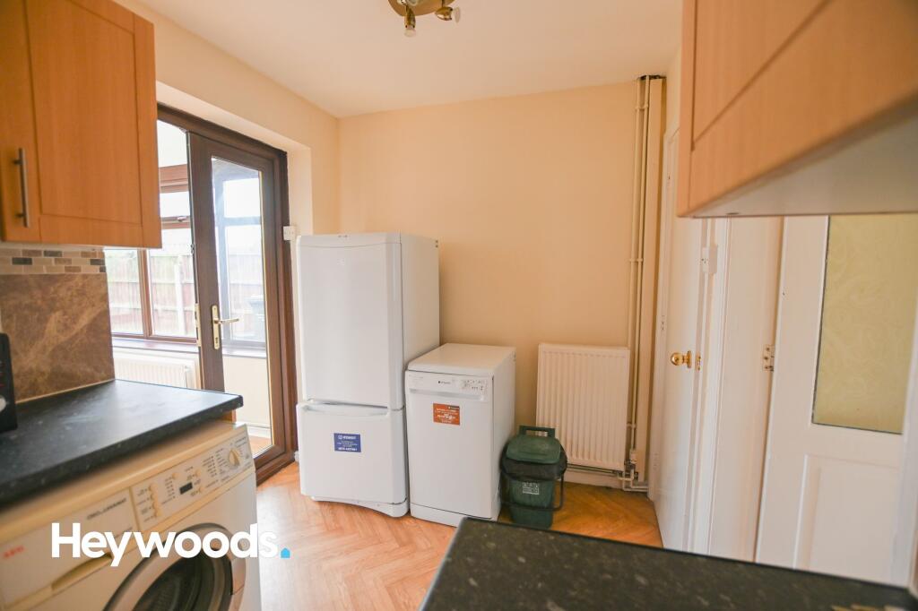 House in Stoke-on-Trent - View 4