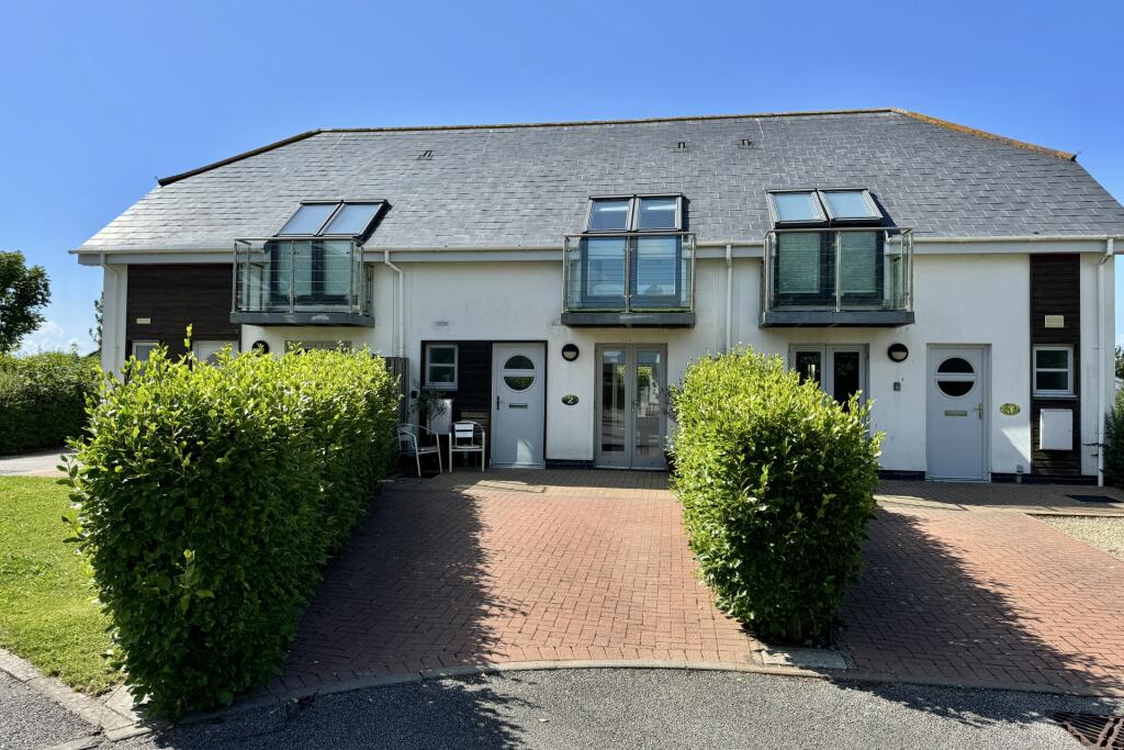 2-bed terraced on Bay Retreat Villas, Padstow, PL28, £180,000