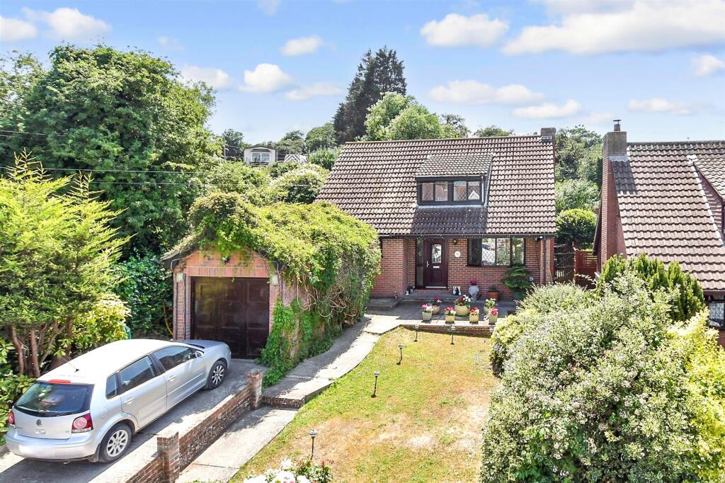 Hillside Road, Minster-On-Sea, Sheerness, Kent photo 2